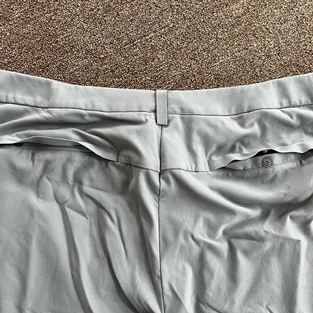 Lululemon Men’s ABC Gray Trouser‎ Pants Size 40